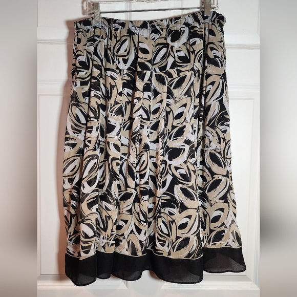 Stylish Black and Cream Stretchy Women's Pull On Skirt - Picture 1 of 4